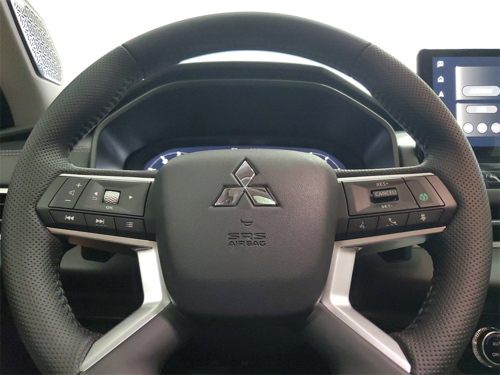 New 2025 Mitsubishi Outlander SE image 24
