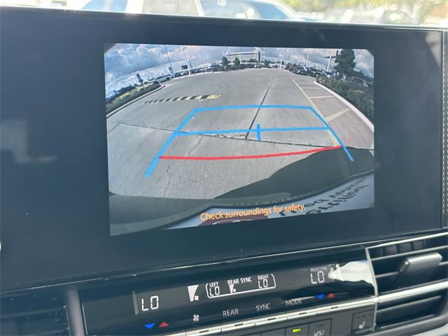Used 2025 Toyota Sienna XLE image 16