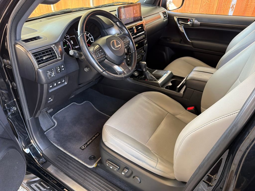 Used 2023 Lexus GX 460 w/ Black Line Special Edition image 2