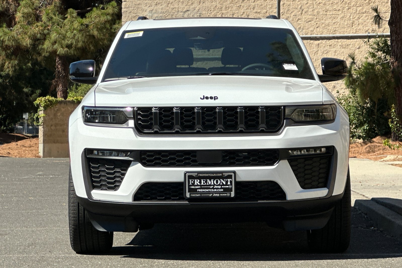 New 2026 Jeep Grand Cherokee L Limited w/ Limited Altitude Package AWD/4WD image 8