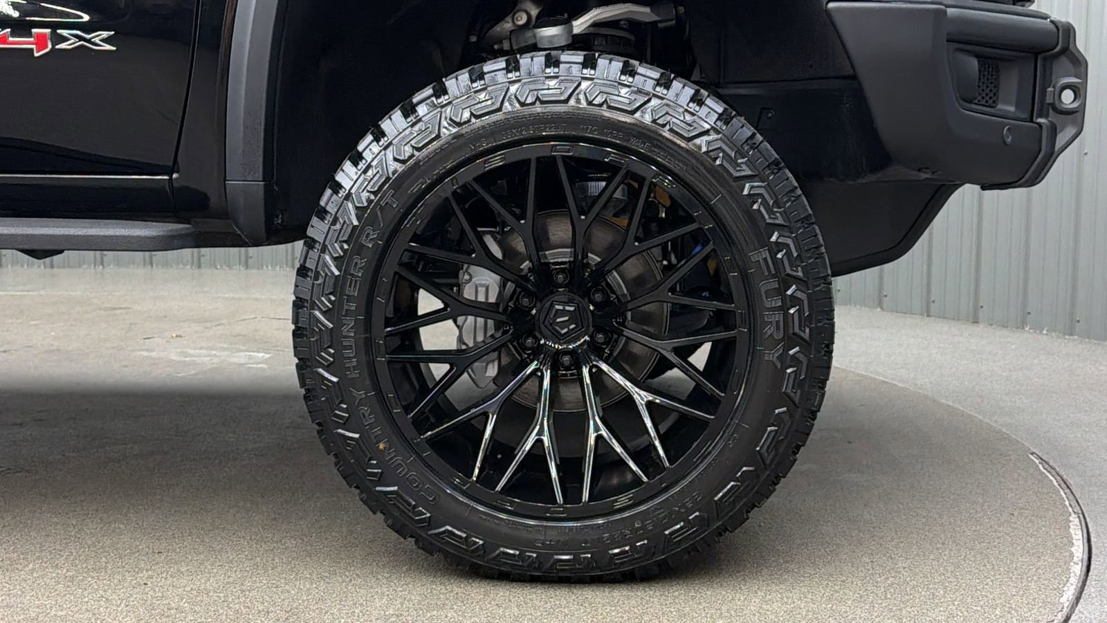 Used 2025 GMC Sierra 1500 AT4X image 9