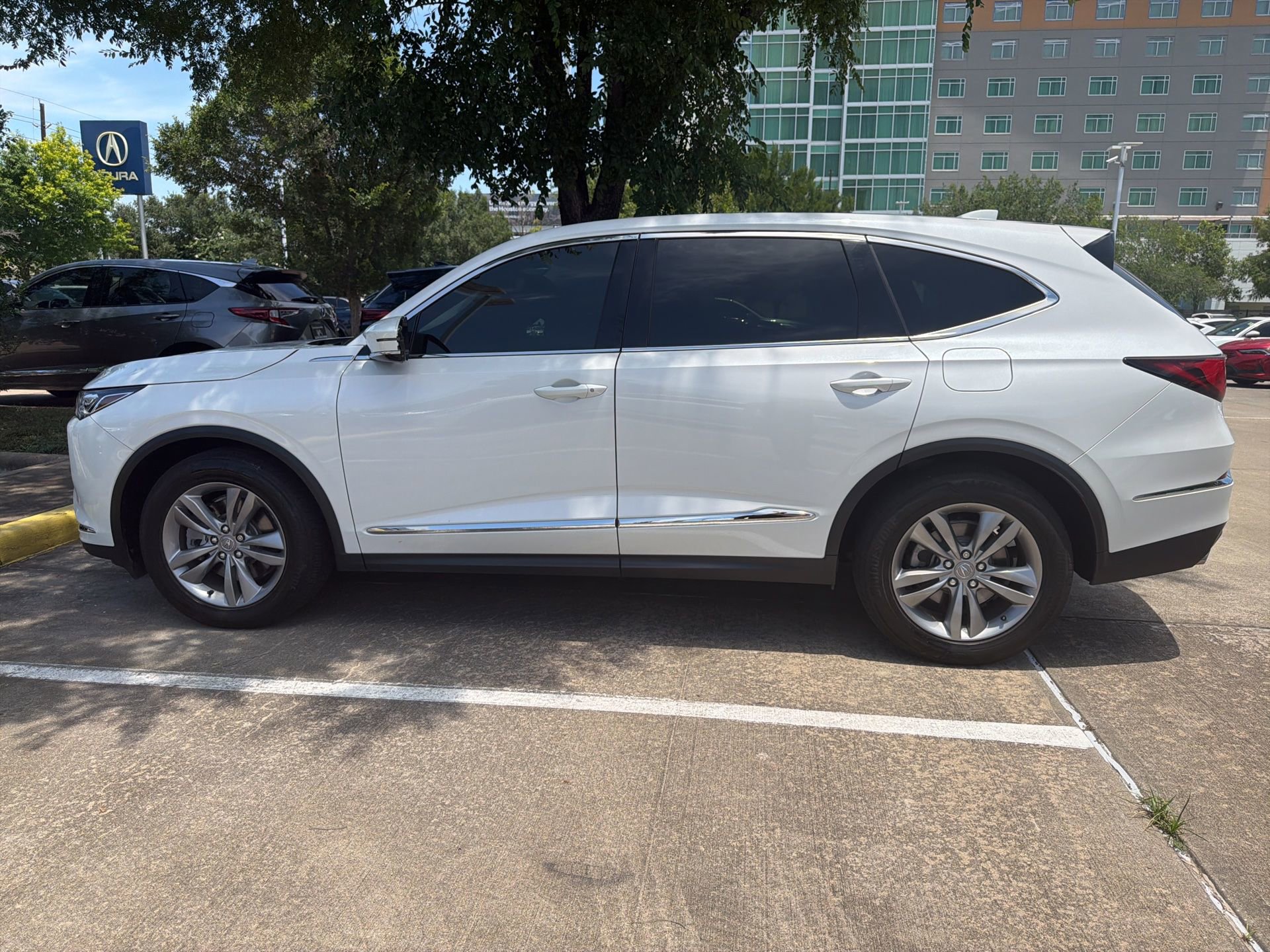 Used 2024 Acura MDX SH-AWD image 5