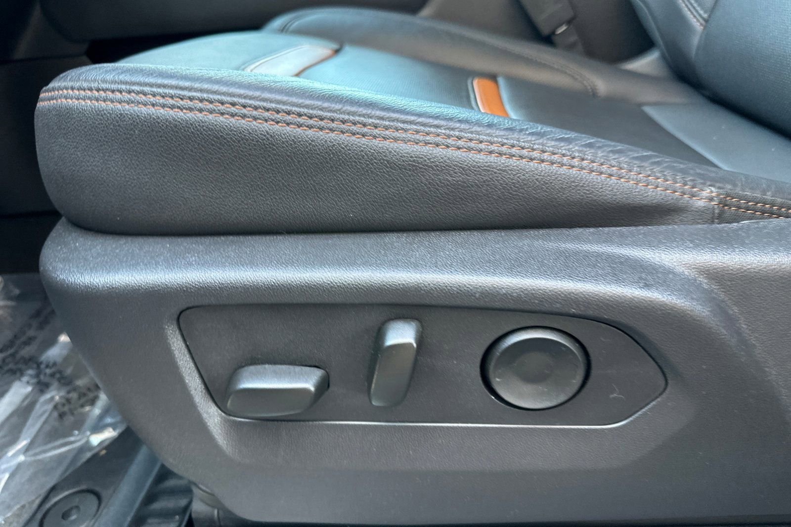 Certified 2025 GMC Sierra 1500 AT4 image 12