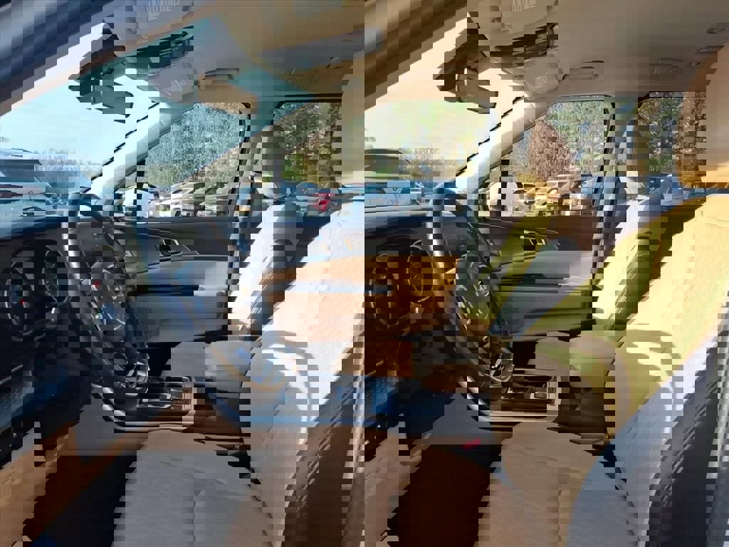 Used 2022 Kia Carnival LX image 8