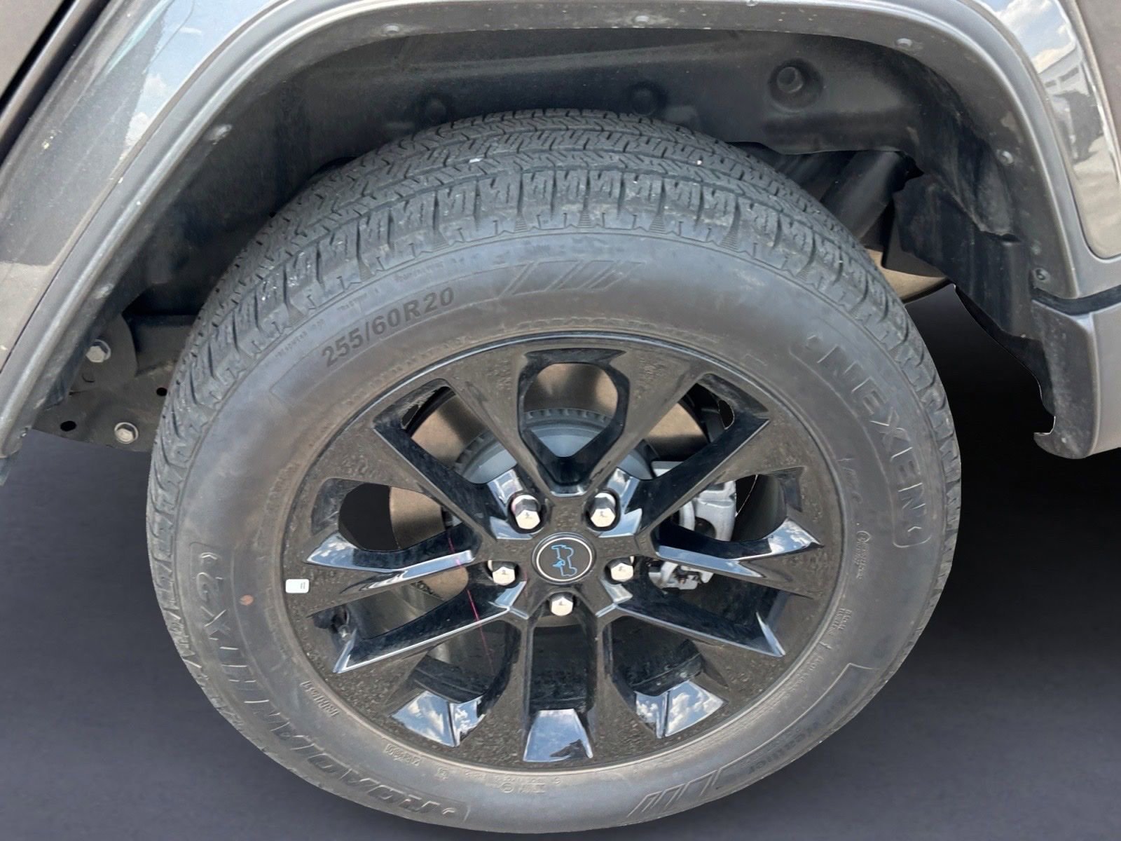 Used 2025 Jeep Wrangler Unlimited Sahara AWD/4WD image 5