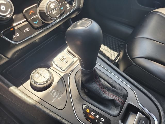 Used 2022 Jeep Cherokee Trailhawk w/ Comfort/Convenience Group AWD/4WD image 18
