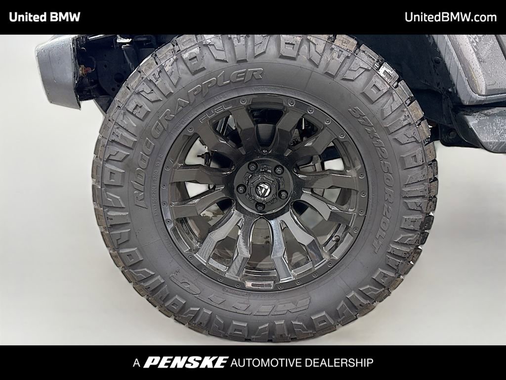Used 2019 Jeep Wrangler Unlimited Sahara image 2