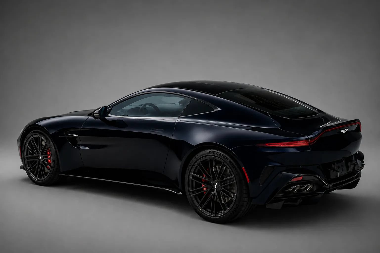 Used 2025 Aston Martin V8 Vantage Coupe RWD image 4