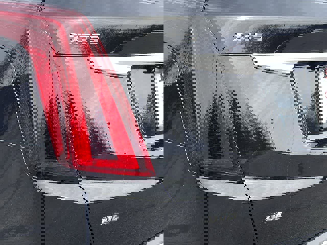 Certified 2025 Cadillac XT5 Premium Luxury w/ LPO, Floor Liner Package image 39