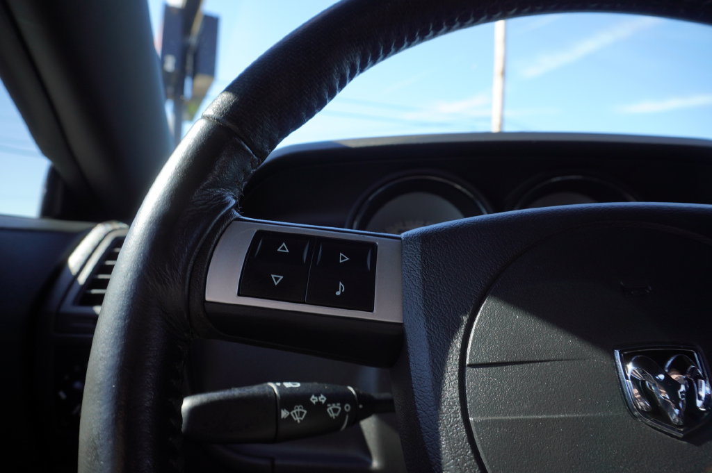 Used 2009 Dodge Challenger SRT8 w/ SRT Option Group II RWD image 19