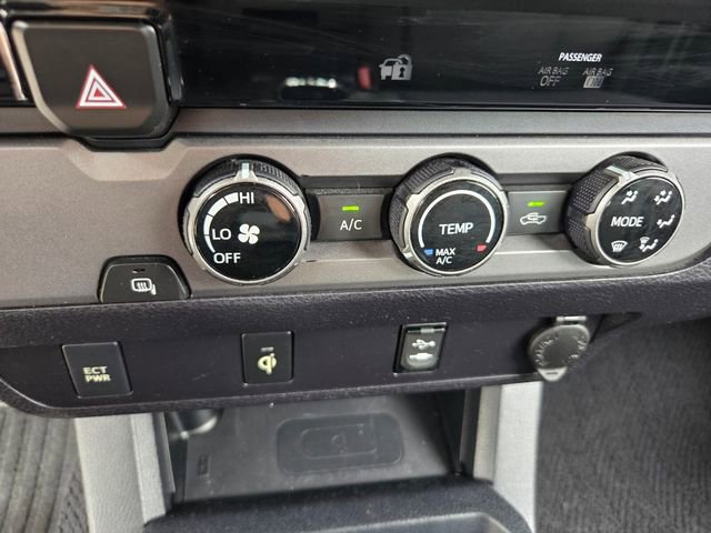 Used 2017 Toyota Tacoma TRD Sport w/ Tow Package image 12