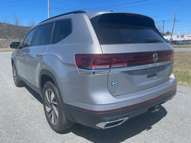 Used 2025 Volkswagen Atlas SE AWD/4WD image 4