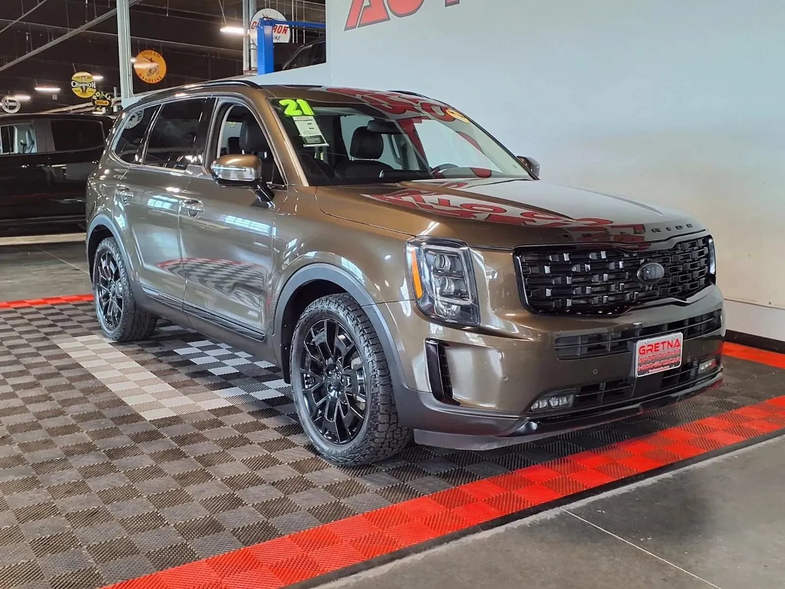 Used 2021 Kia Telluride SX w/ Nightfall Edition Package AWD/4WD image 2
