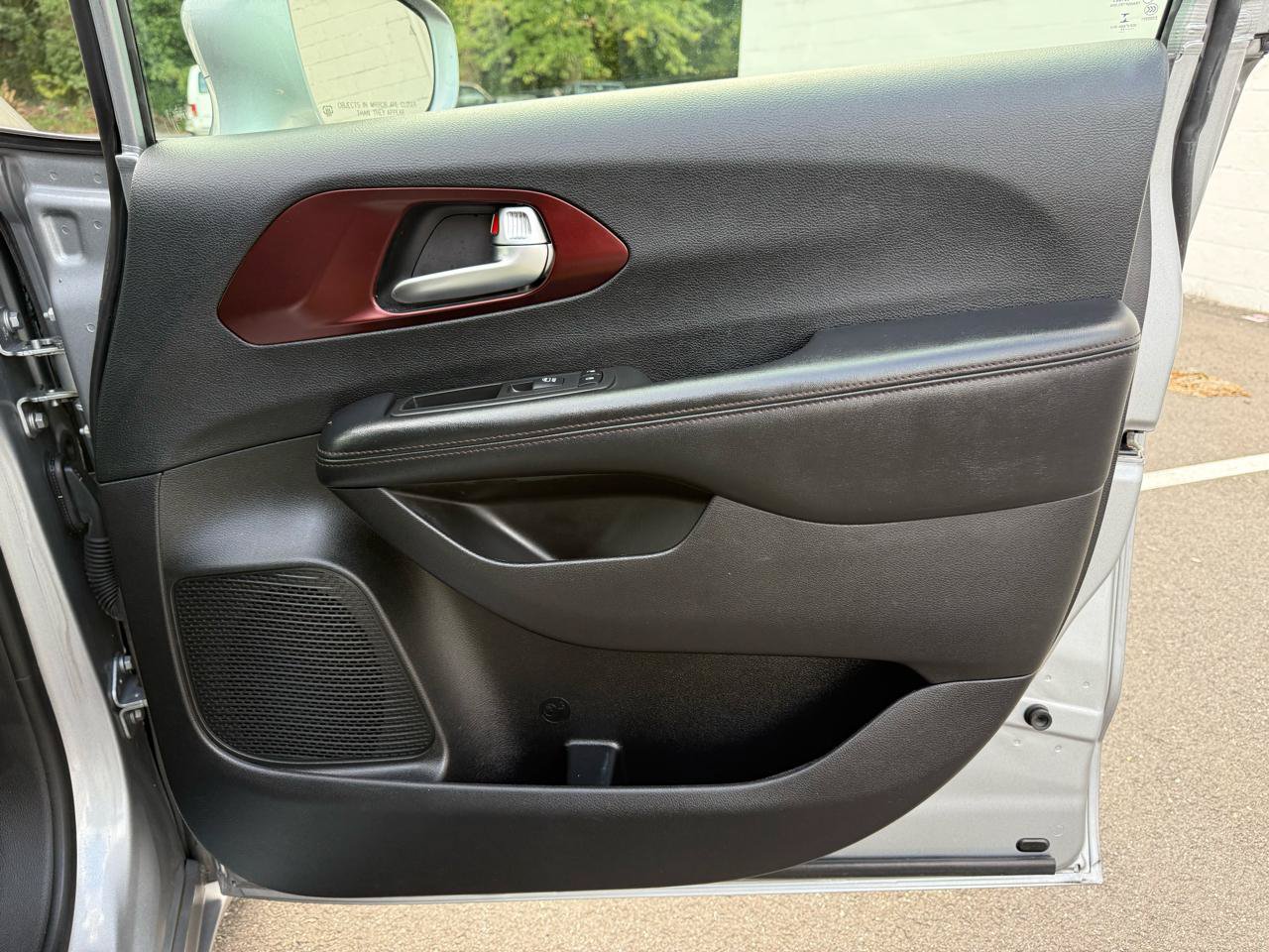 Used 2019 Chrysler Pacifica Touring-L FWD image 55