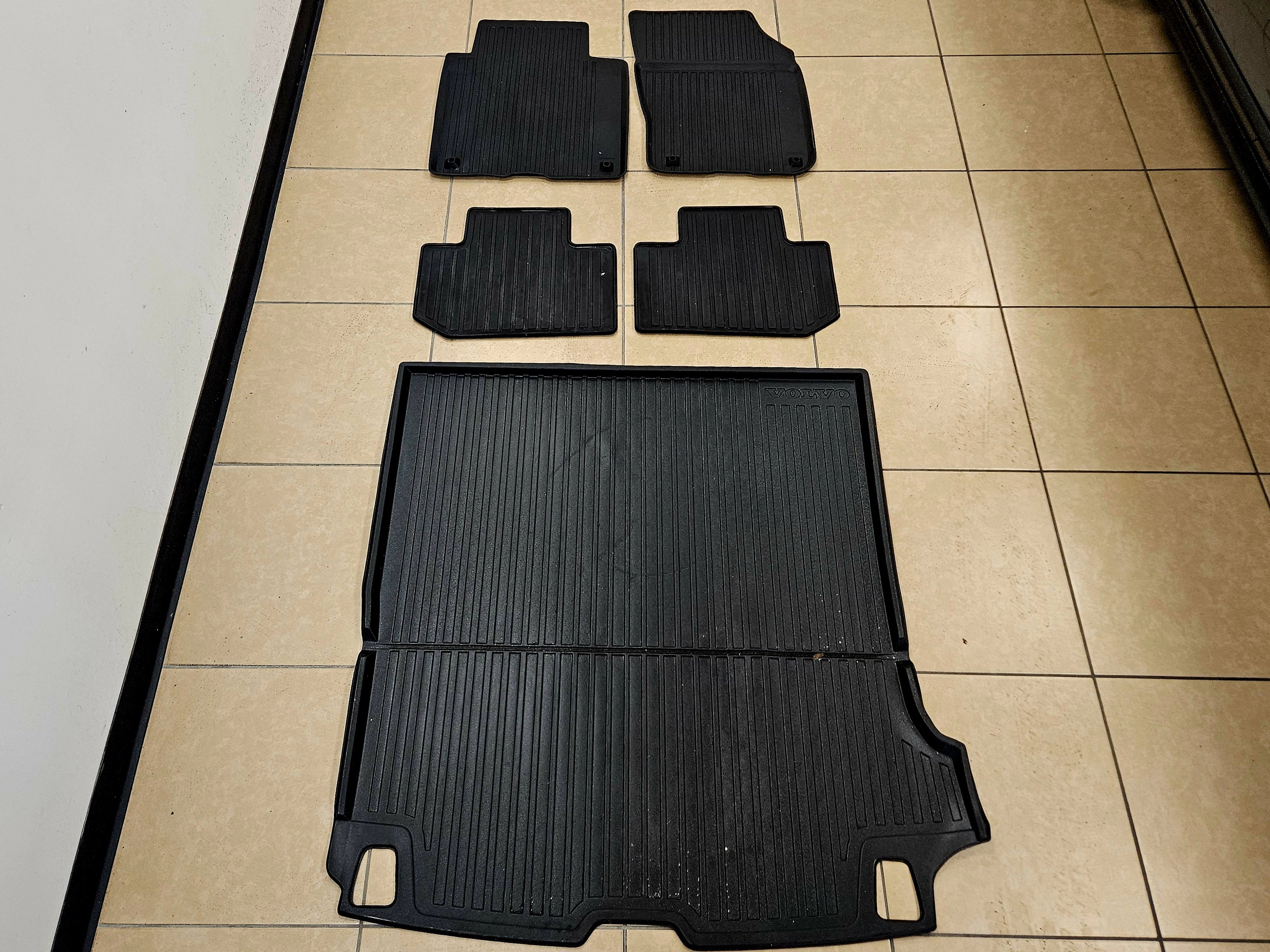 Used 2020 Volvo V90 T6 Cross Country image 44