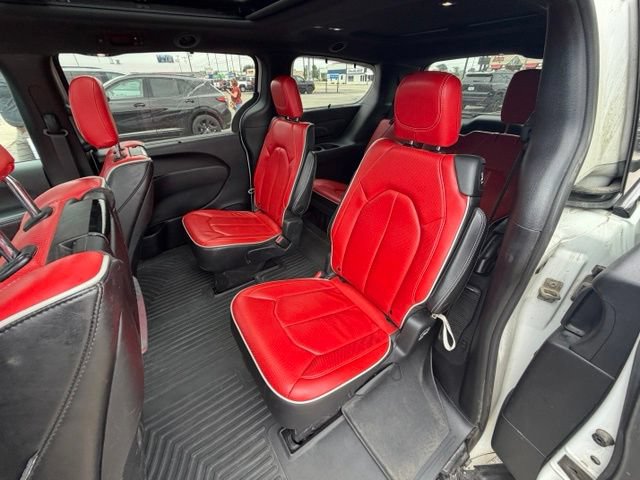 Used 2020 Chrysler Pacifica Limited w/ Quick Order Package 27H Red S FWD image 7