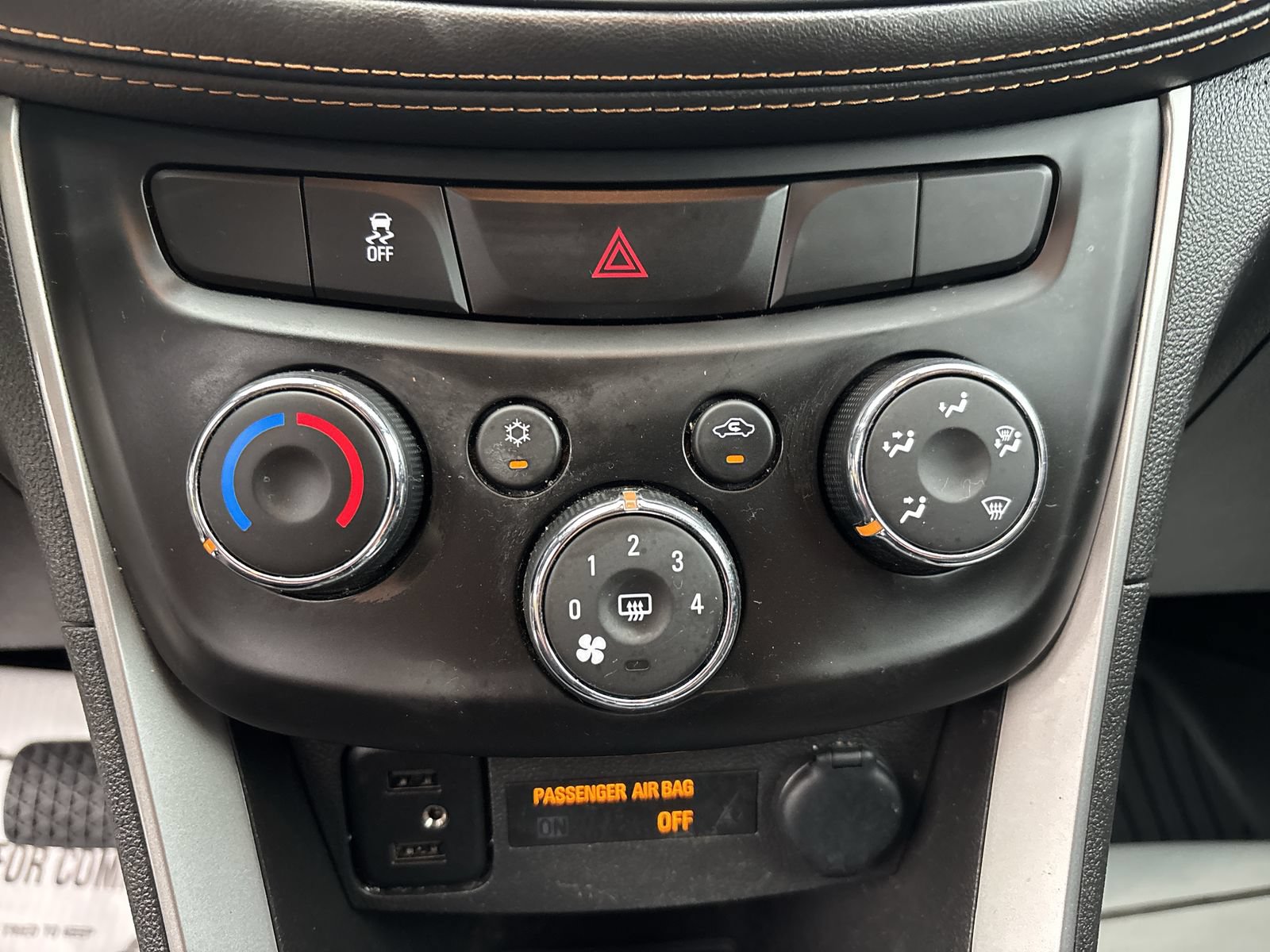 Used 2020 Chevrolet Trax LT w/ Sun & Sound Package FWD image 21
