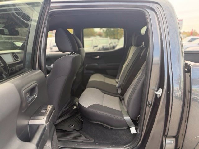 Used 2022 Toyota Tacoma TRD Sport AWD/4WD image 25