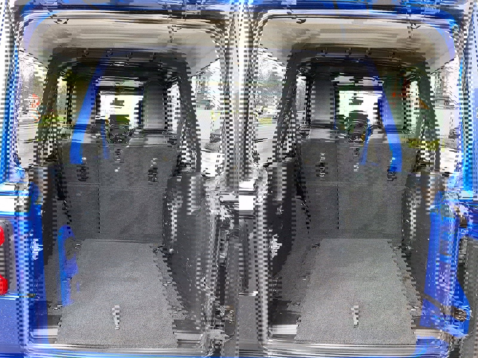 Used 2018 Jeep Wrangler Unlimited Sahara image 30