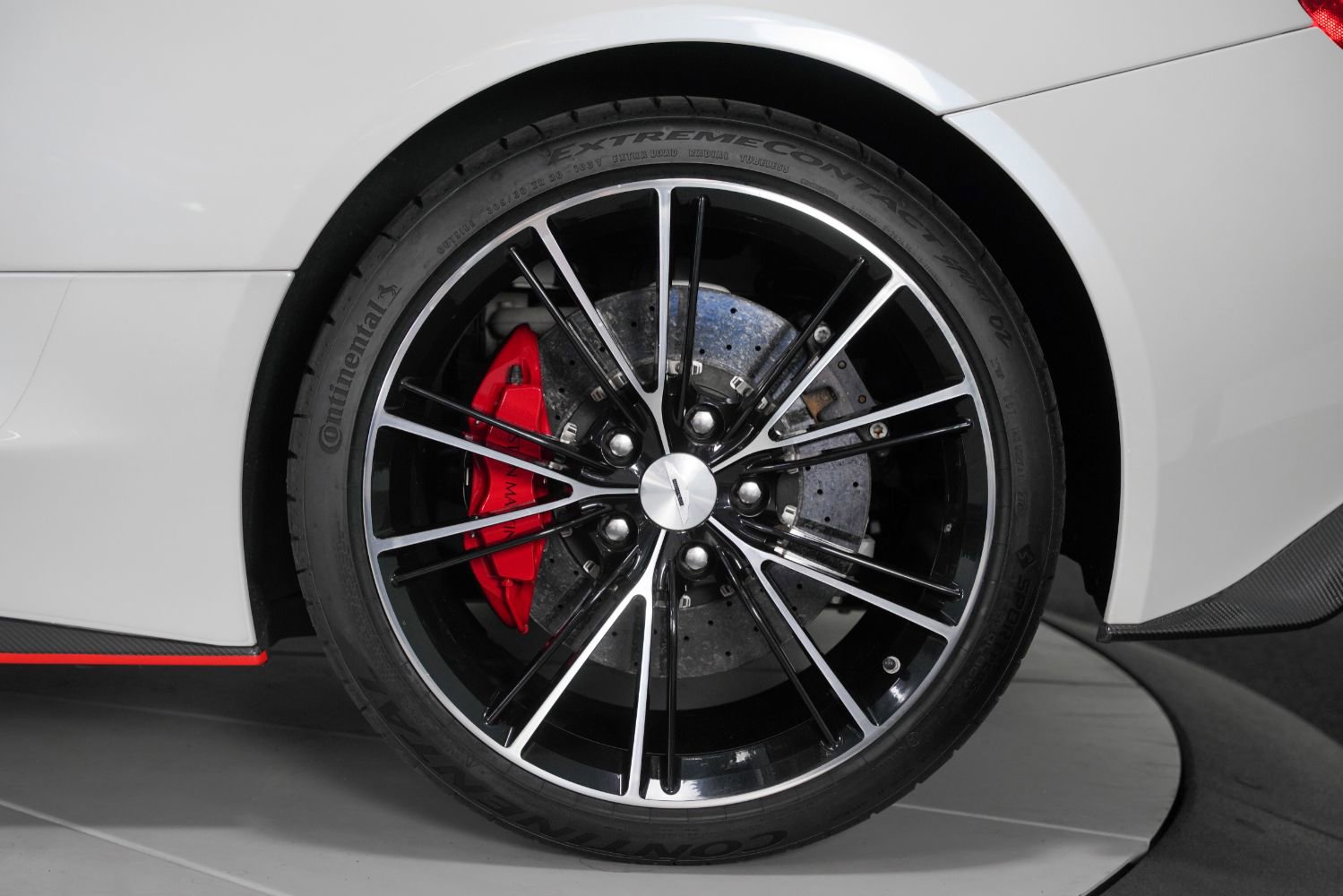 Used 2014 Aston Martin Vanquish Coupe image 21