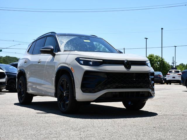 New 2026 Volkswagen Tiguan SE R-Line FWD image 1