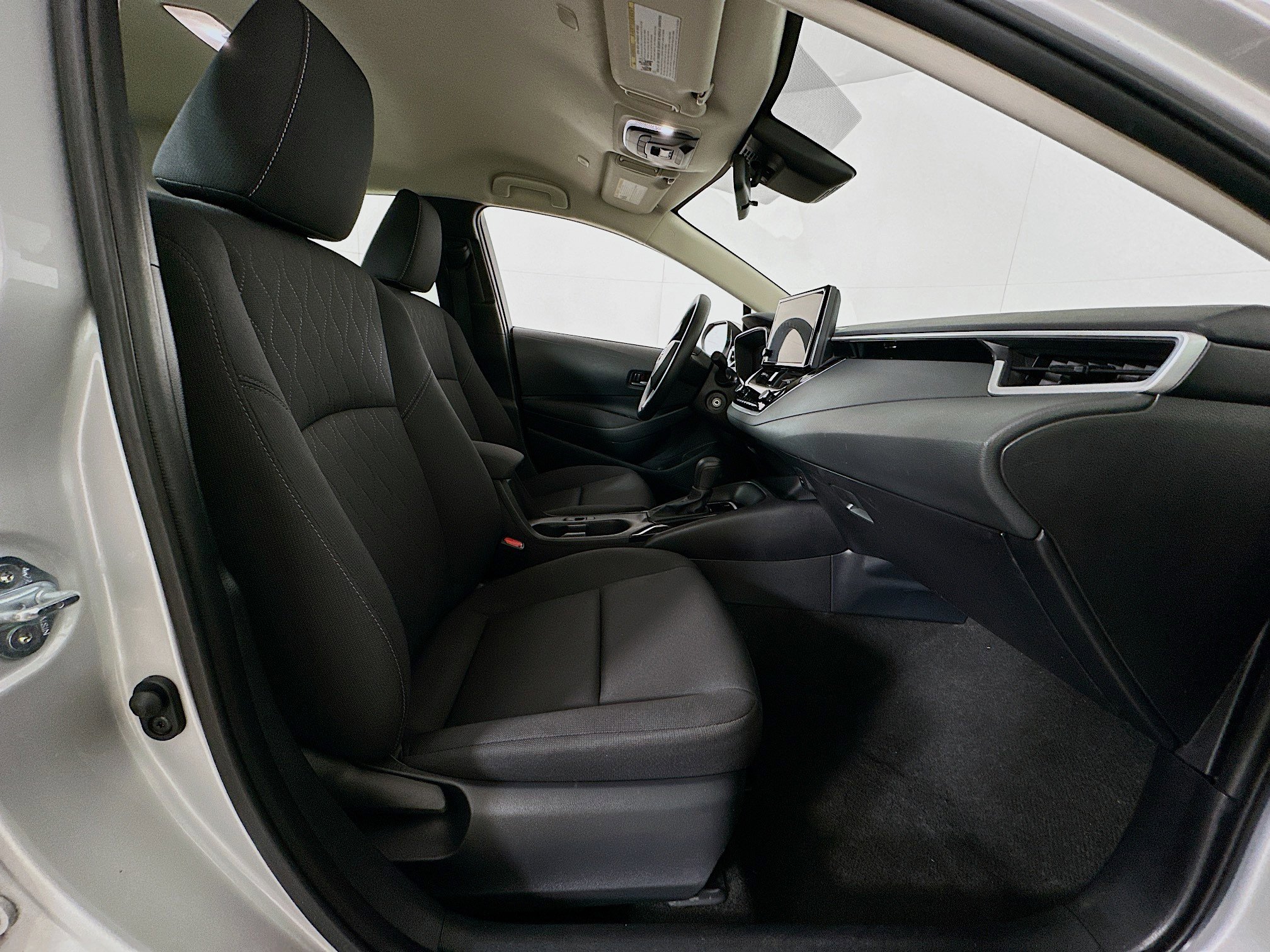 Used 2025 Toyota Corolla LE image 29