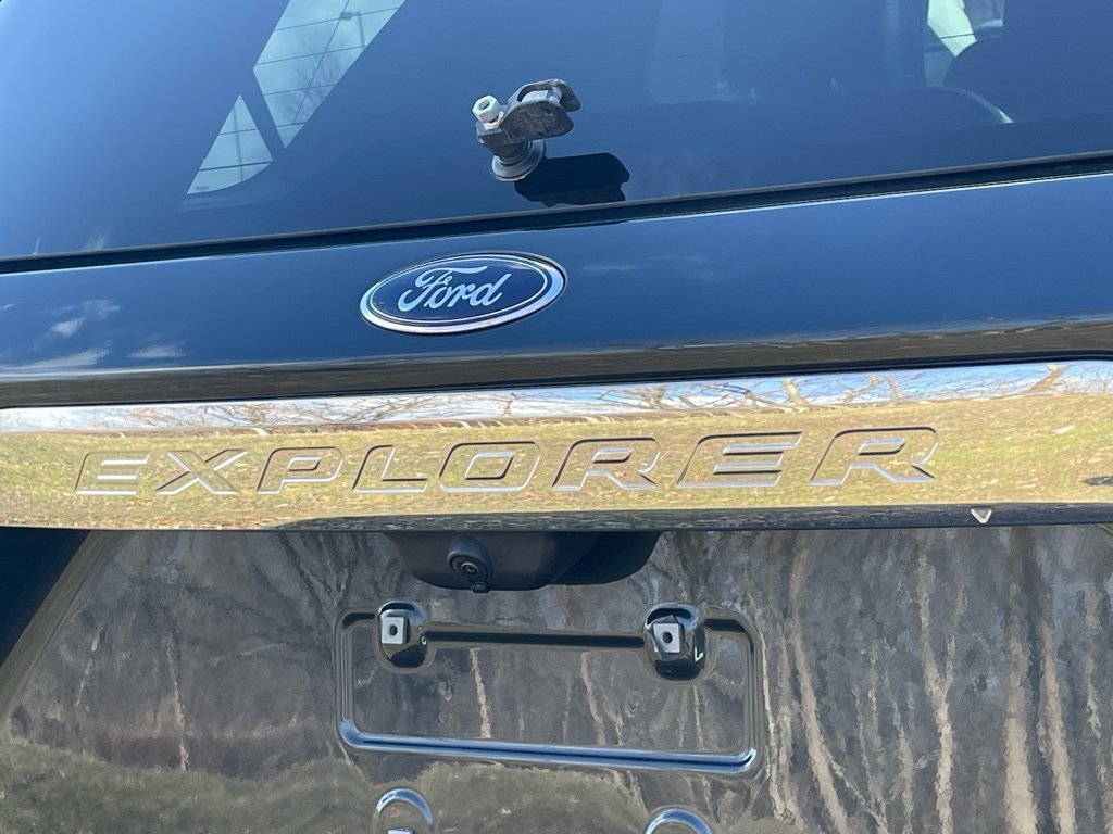 Used 2022 Ford Explorer Limited w/ Equipment Group 301A image 22