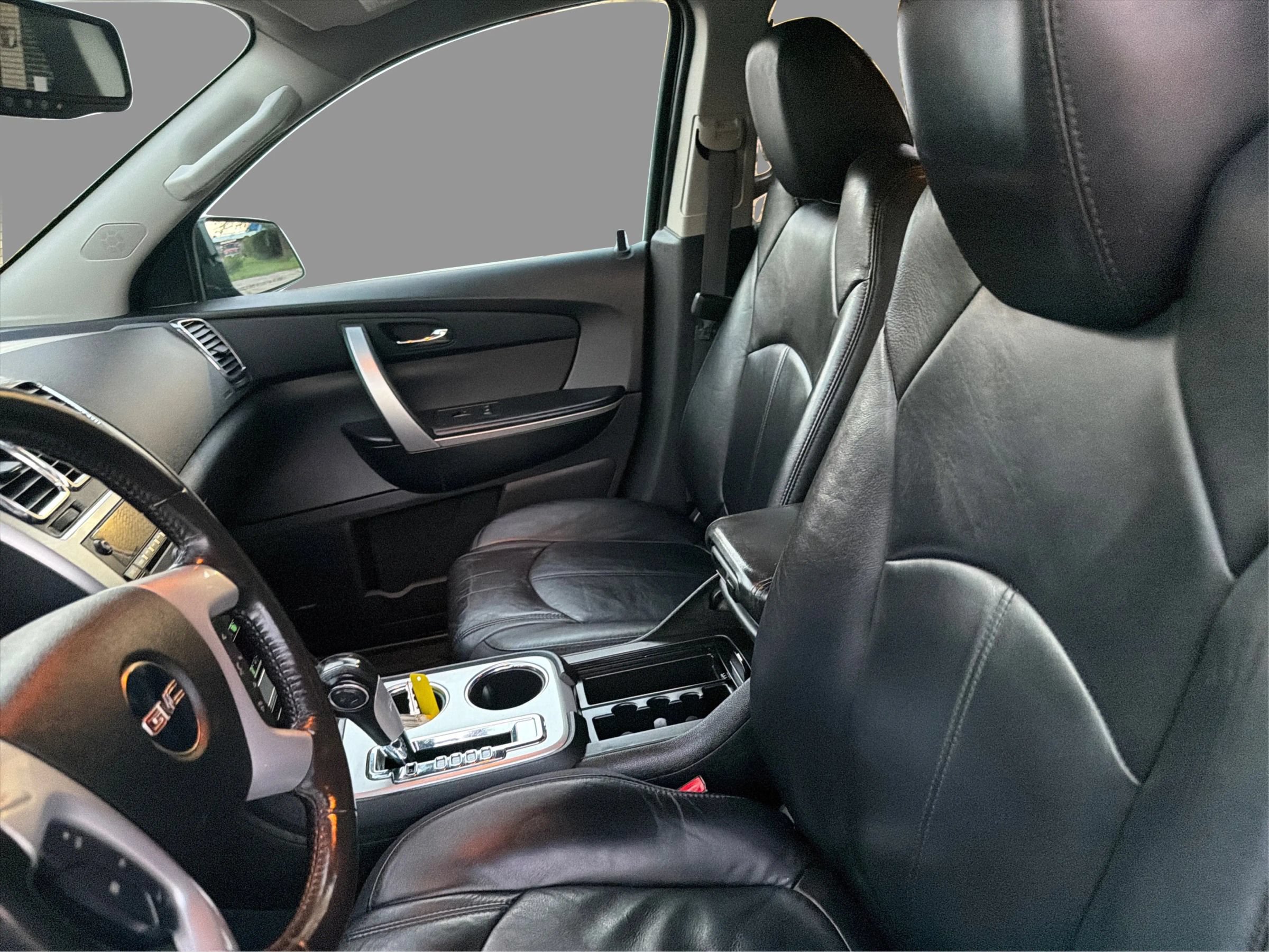 Used 2011 GMC Acadia SLT FWD image 10