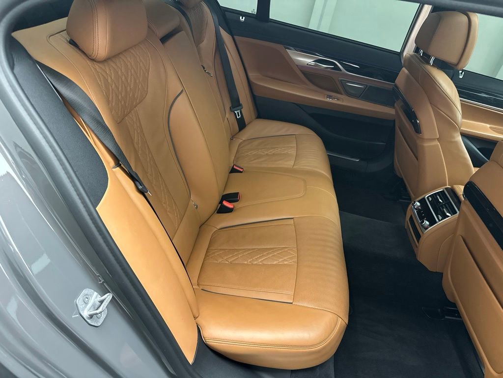 Used 2021 BMW 740i w/ M Sport Package RWD image 11