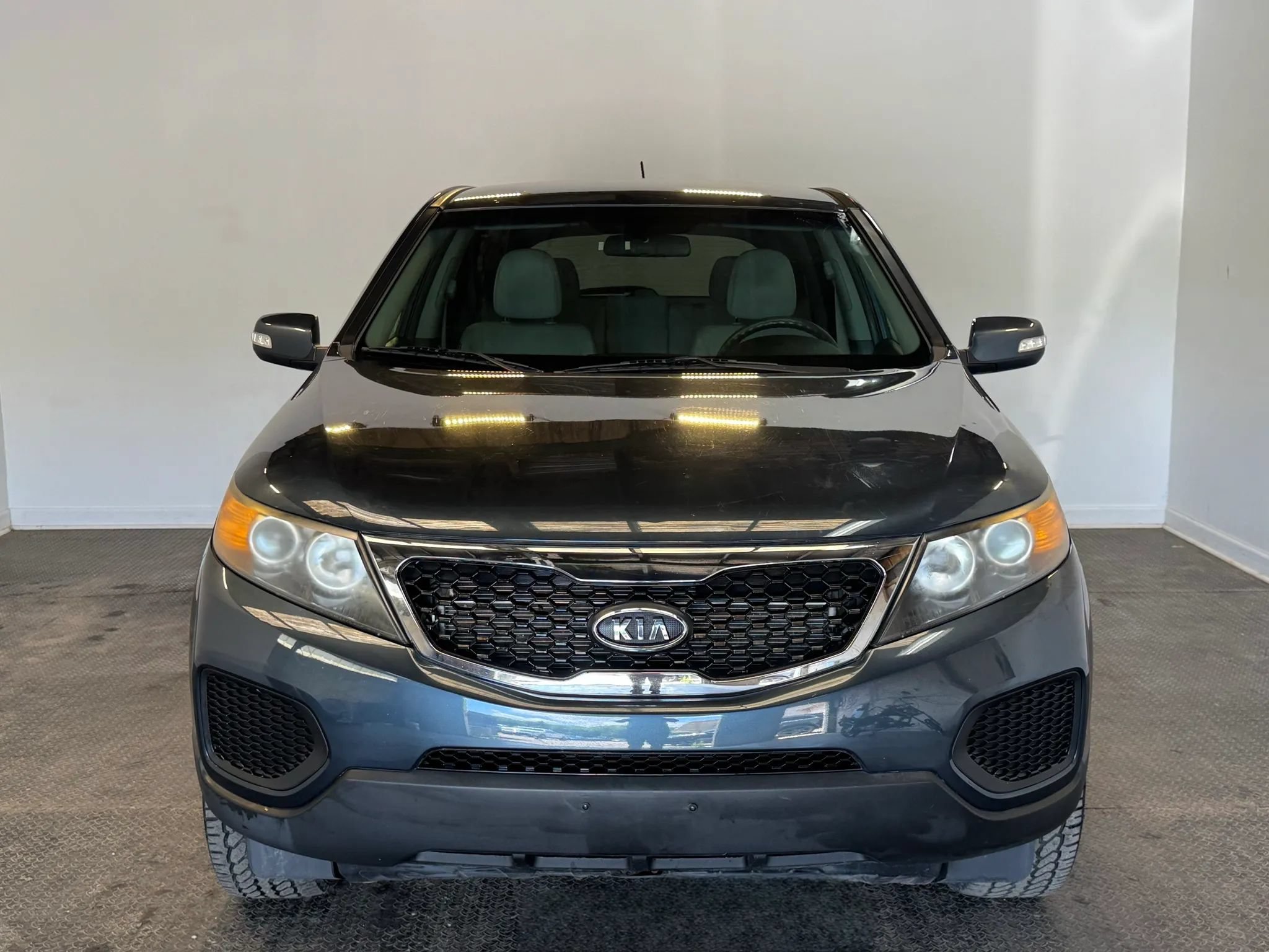 Used 2011 Kia Sorento 2WD image 2