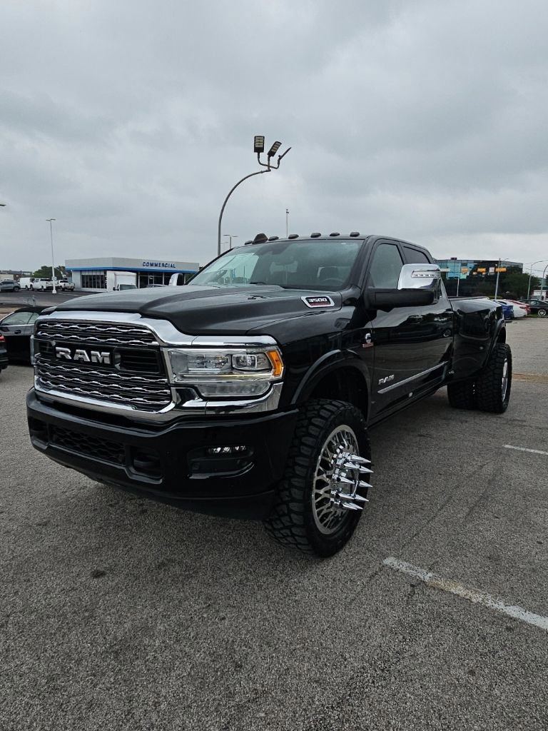 Used 2024 RAM 3500 Limited AWD/4WD image 3