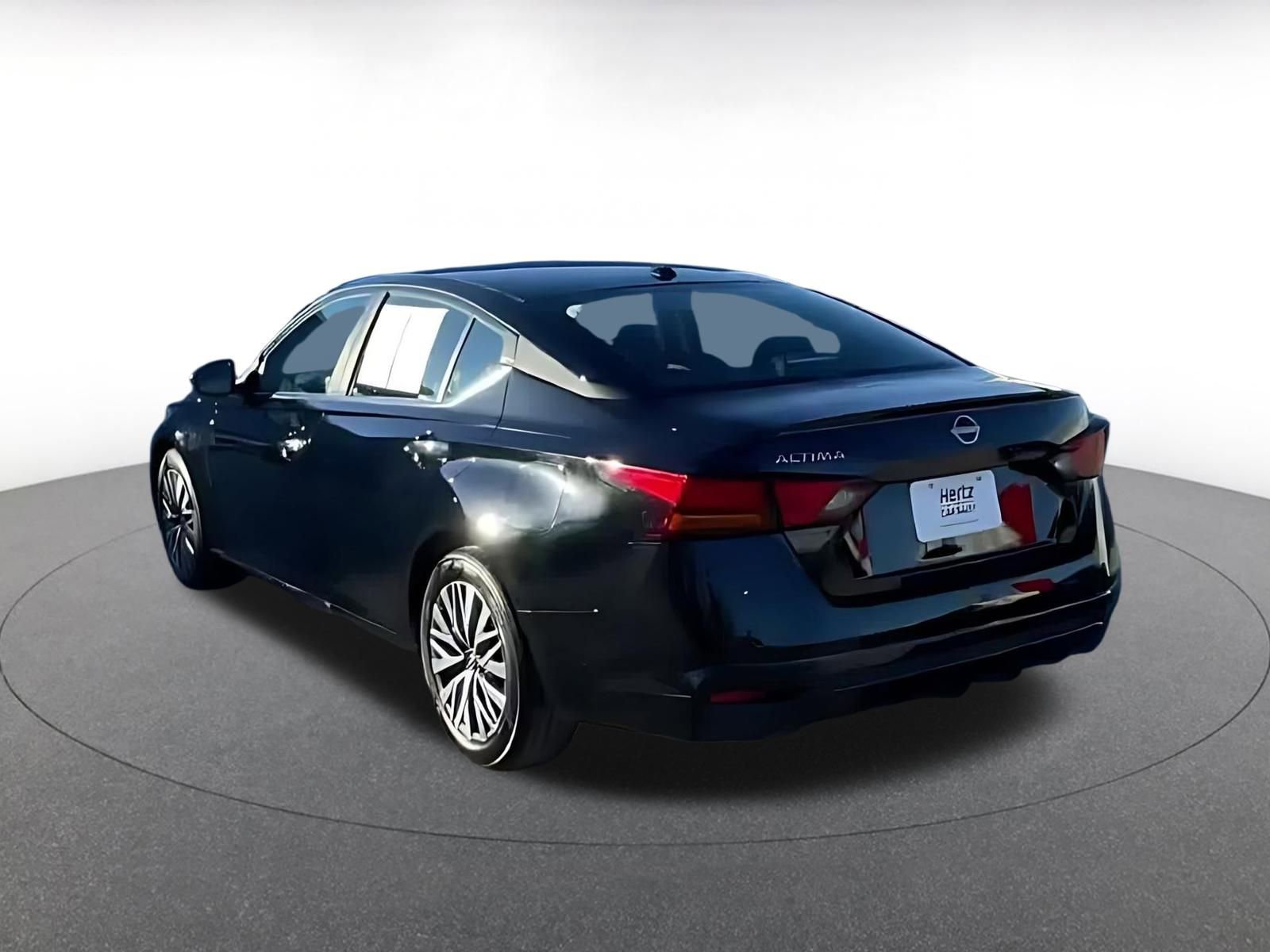 Used 2025 Nissan Altima 2.5 SV image 11