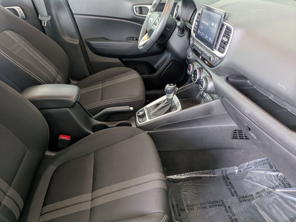 Used 2025 Hyundai Venue SEL FWD image 30
