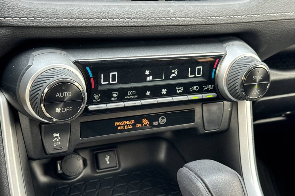 Used 2022 Toyota RAV4 LE AWD/4WD image 20