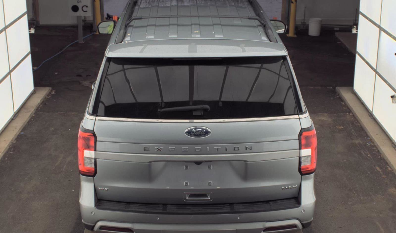 Used 2024 Ford Expedition Max XLT image 5