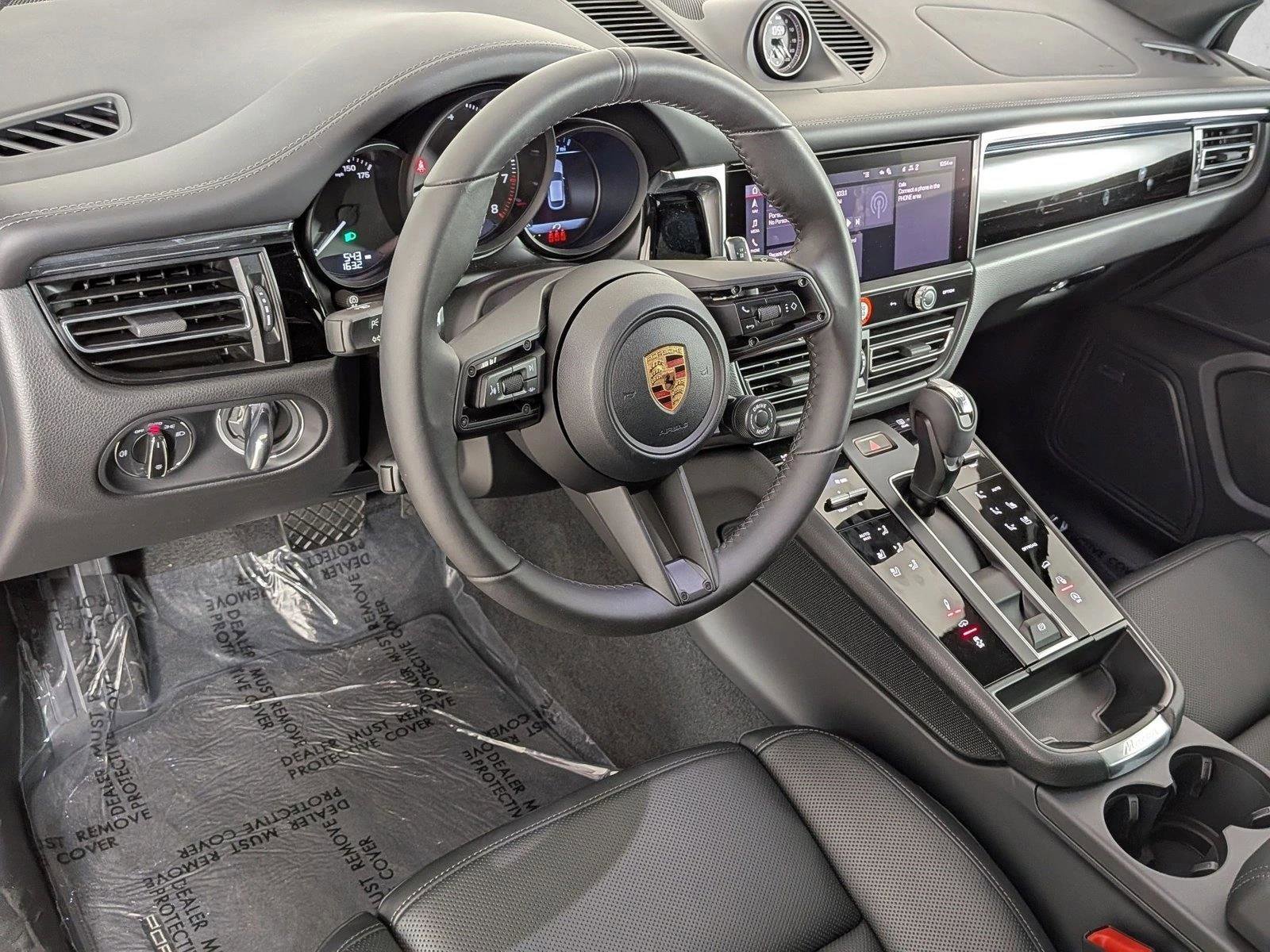 Used 2026 Porsche Macan AWD/4WD image 4