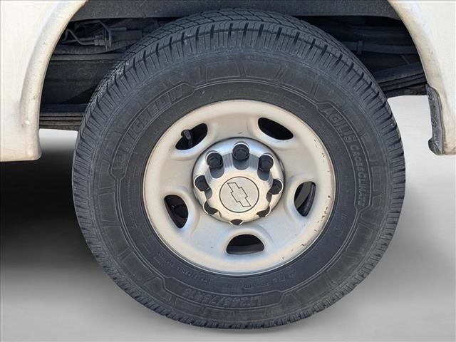 Used 2015 Chevrolet Express 2500 image 4