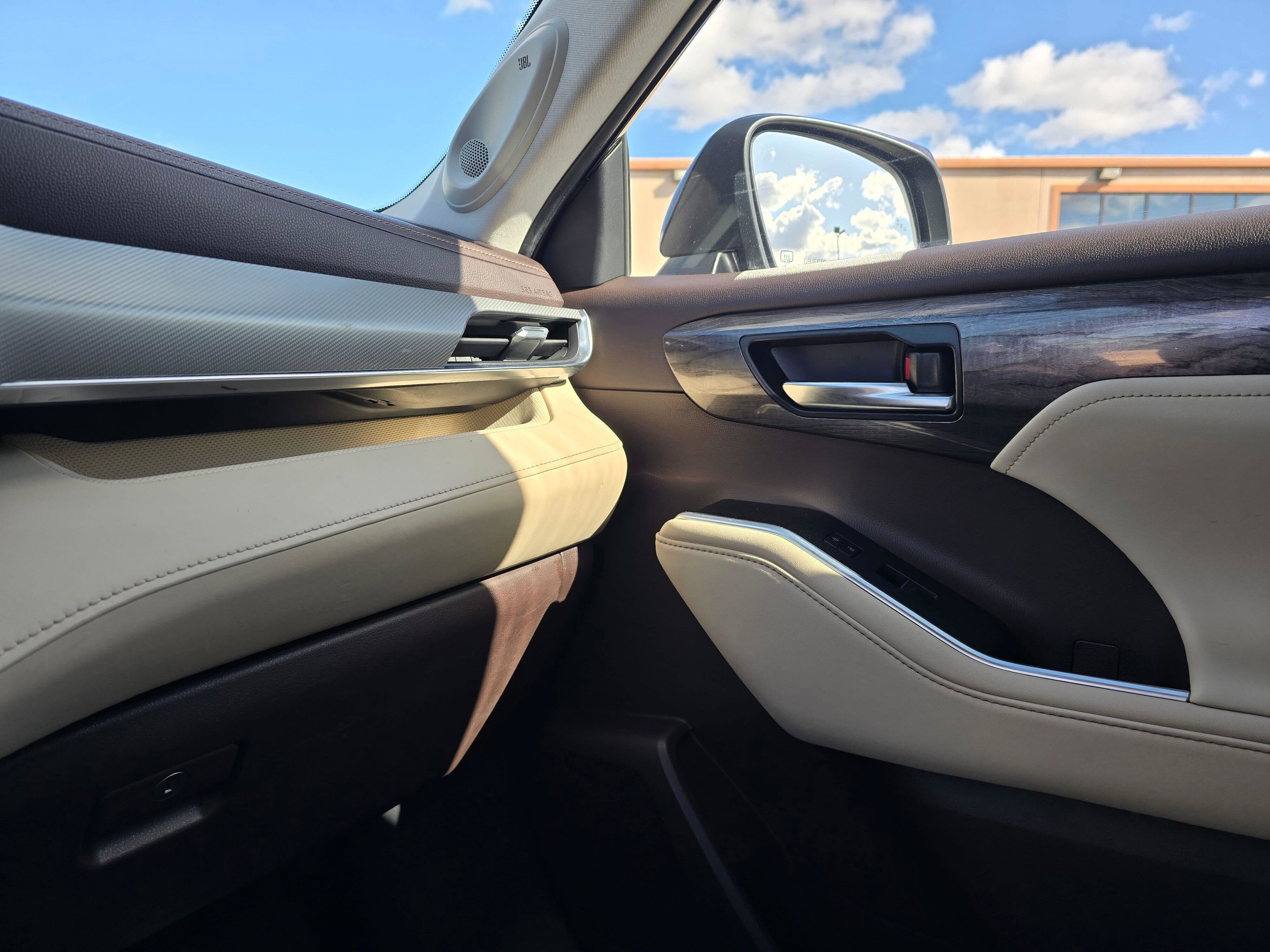 Used 2020 Toyota Highlander Platinum image 25