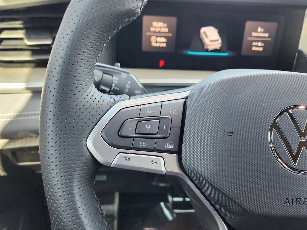 New 2026 Volkswagen Tiguan SE R-Line image 17