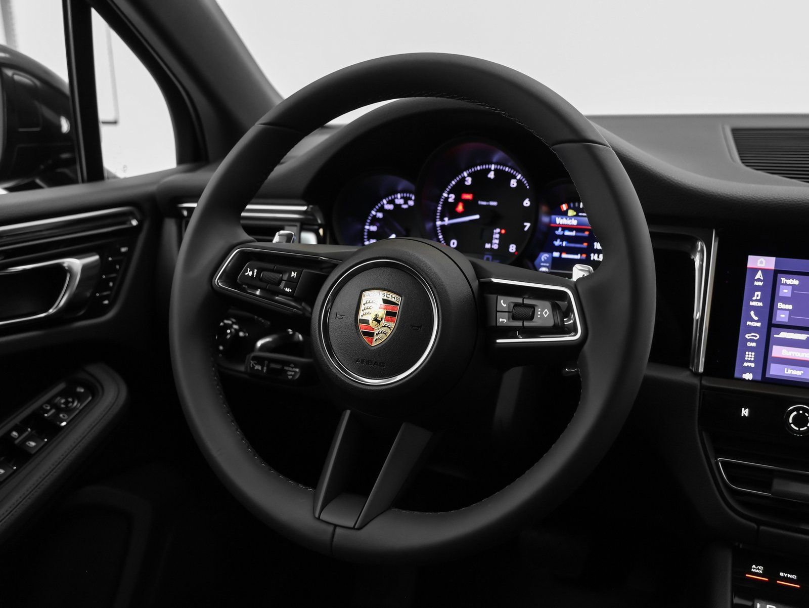 Certified 2025 Porsche Macan image 27