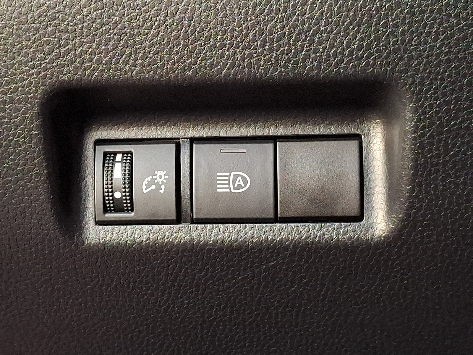 Used 2021 Toyota RAV4 LE AWD/4WD image 25