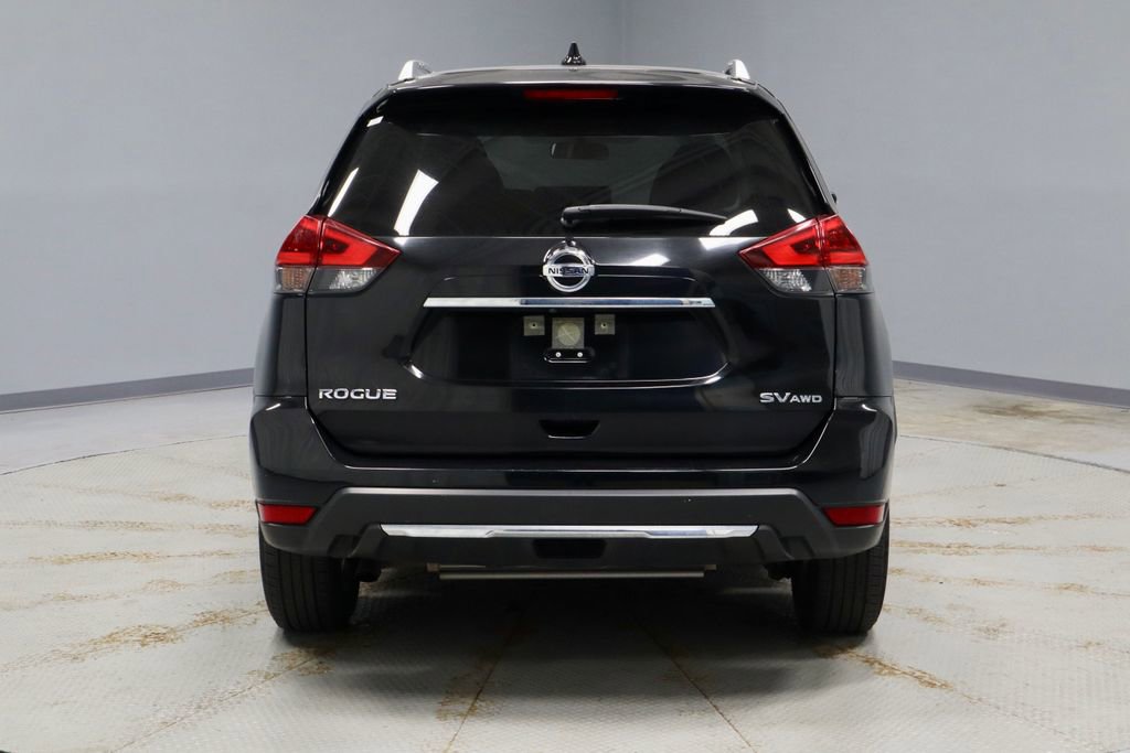 Used 2018 Nissan Rogue SV image 10