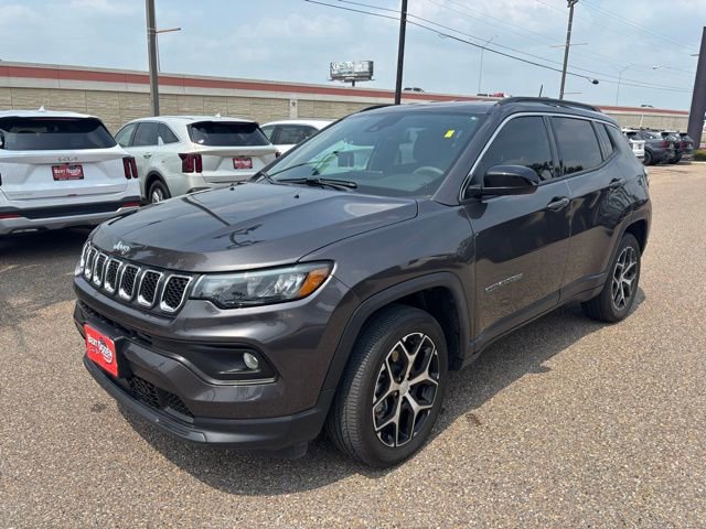 Used 2024 Jeep Compass Latitude AWD/4WD image 3
