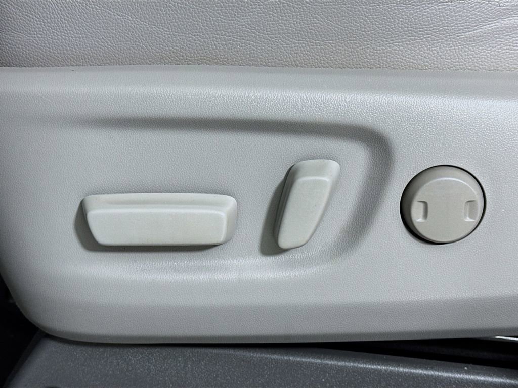 Used 2019 Toyota Sienna XLE image 14