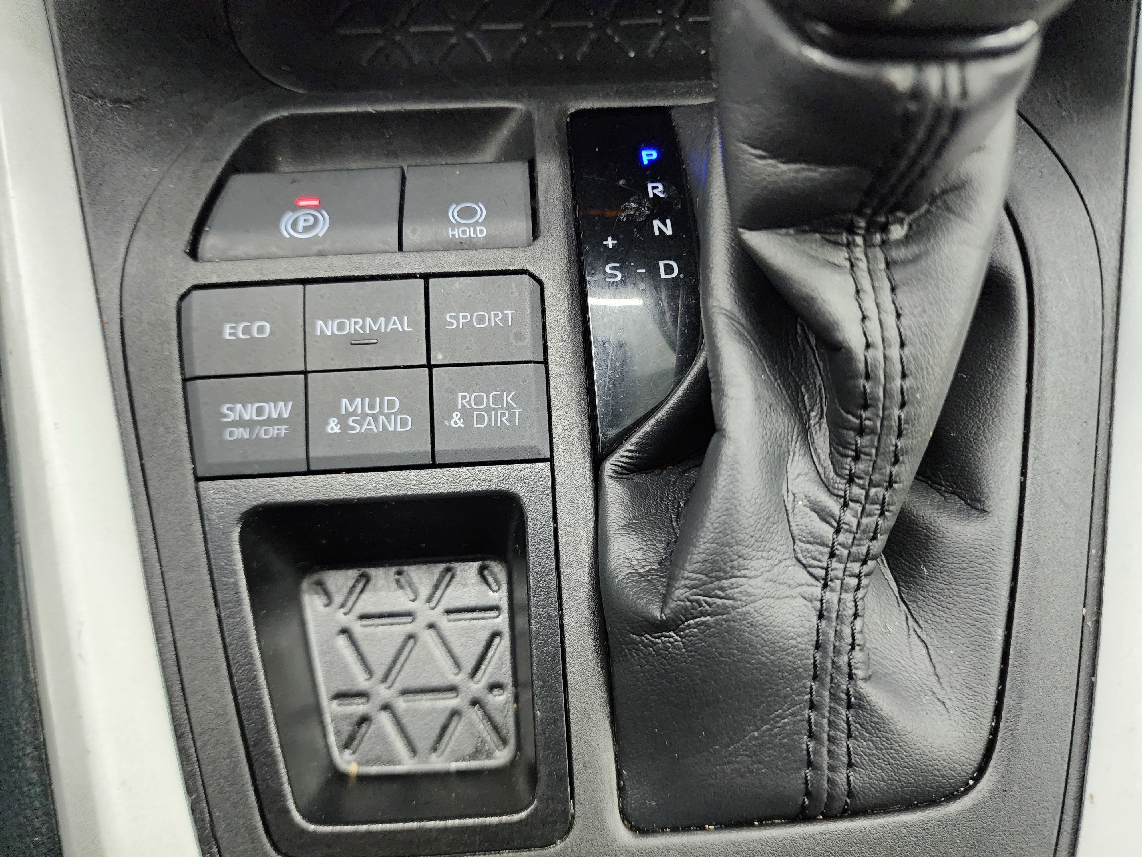 Used 2024 Toyota RAV4 XLE image 42