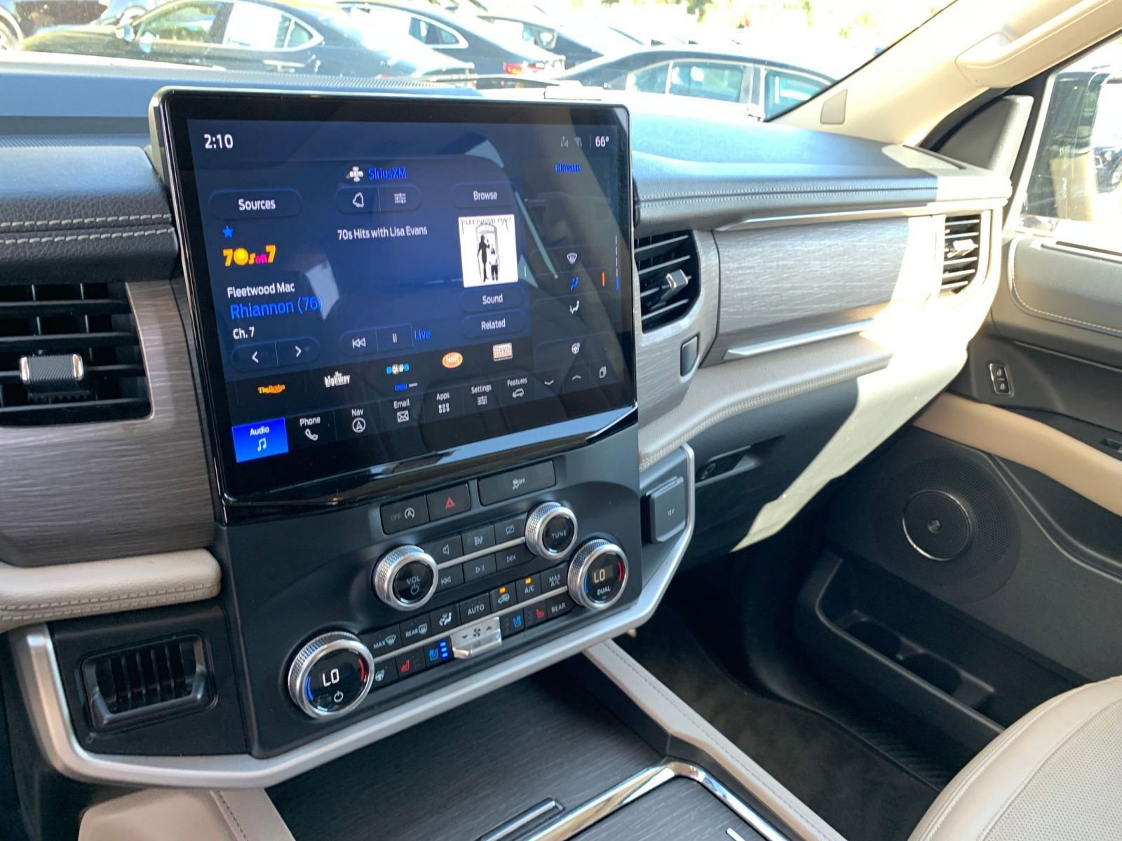 Used 2024 Ford Expedition Limited AWD/4WD image 18