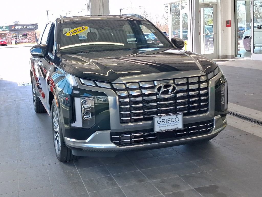Used 2025 Hyundai Palisade Calligraphy AWD/4WD image 2