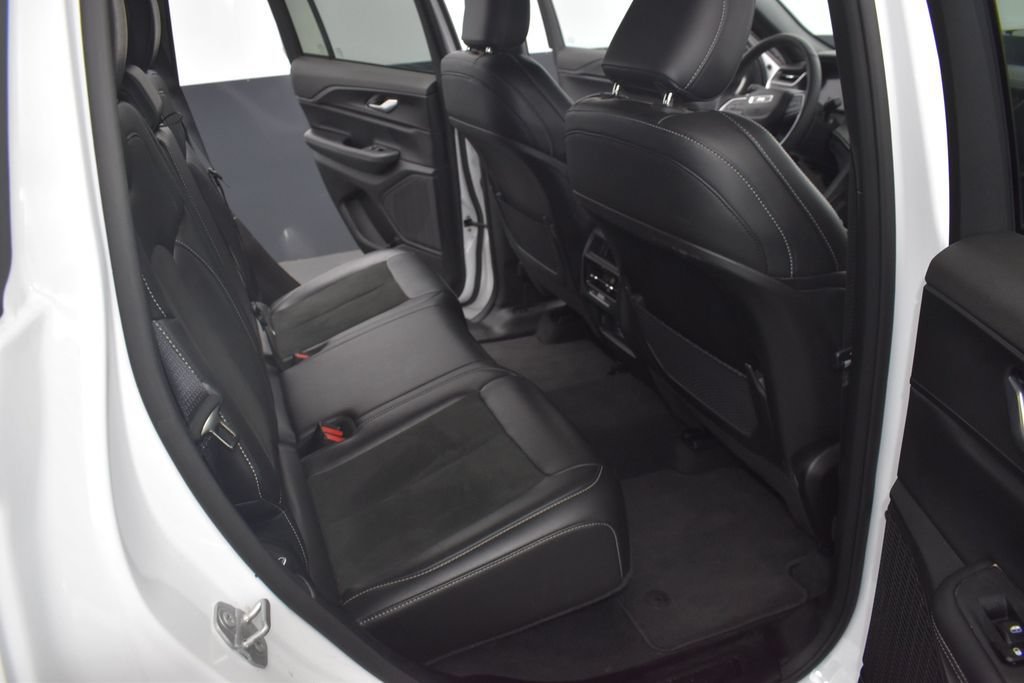 Used 2025 Jeep Grand Cherokee Altitude AWD/4WD image 21
