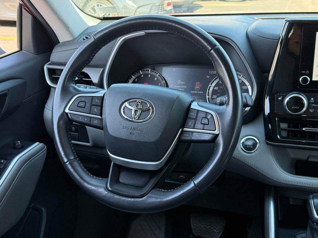 Certified 2023 Toyota Highlander XLE image 12