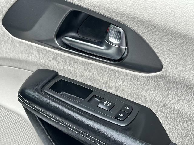 Used 2022 Chrysler Pacifica Touring-L AWD/4WD image 9